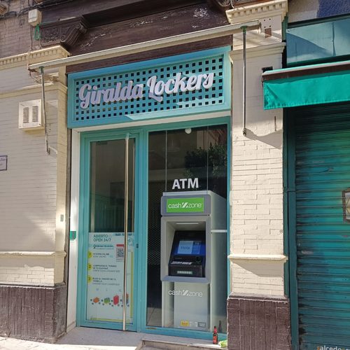 Fachada de Giralda Lockers en Calle Luchana 2, Sevilla